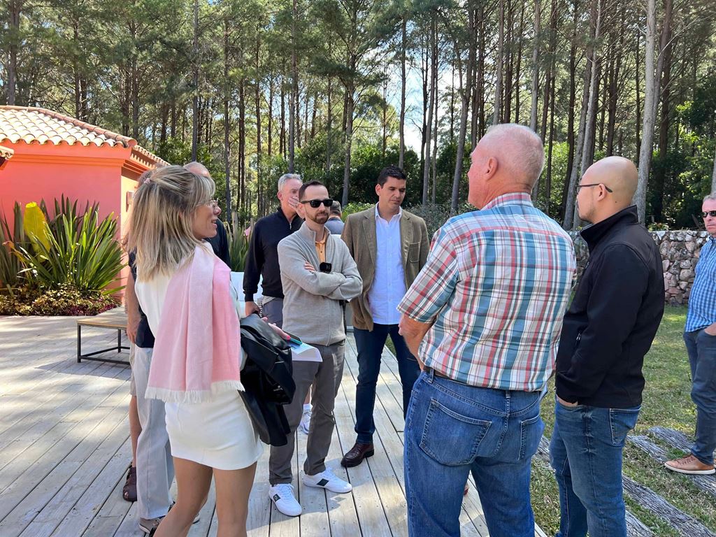 Real Estate Tour - Viewing different properties at Punta del Este - Beautiful property - Clients learning a lot